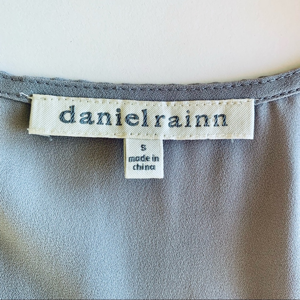 ❌DONATED❌ DANIEL RAINN (NORDSTROM) Slate Gray Sleeveless High-Low Blouse - Picture 10 of 10